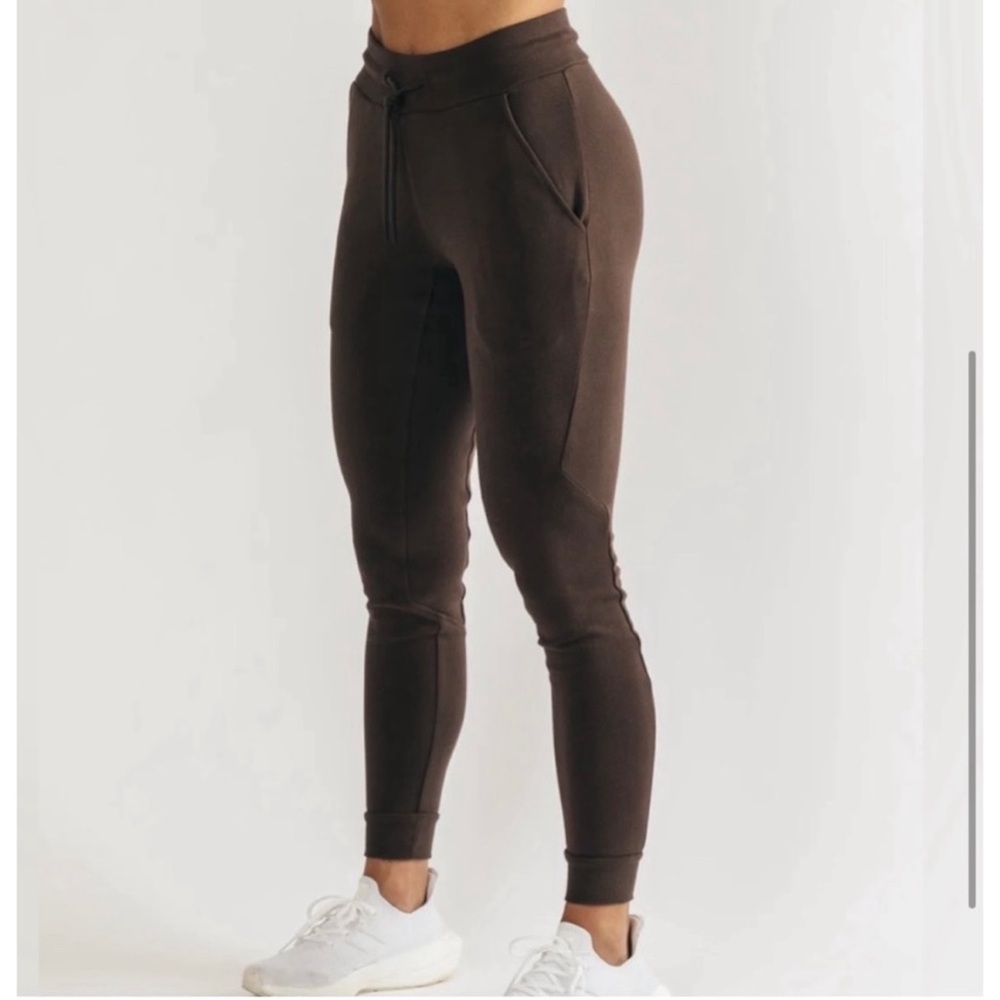 Alphalete identity joggers